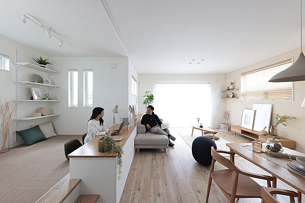 【【INNER DESIGN】】個性で選べる2つのプラン。素材の美しさ際立つリビング空間。