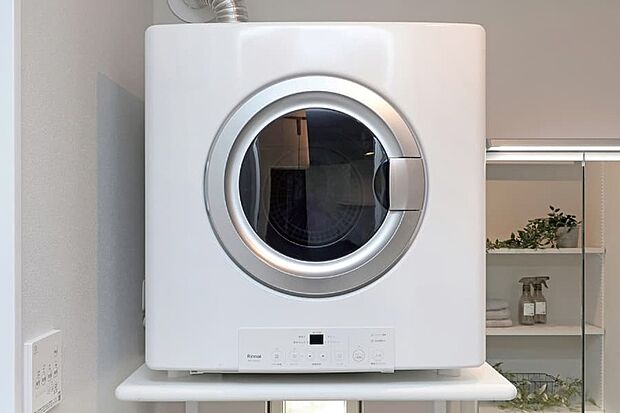 【【ガス衣類乾燥機 乾太くん】】ガスの力でスピード乾燥、洗濯物を干す手間も取り込む手間もかからない衣類乾燥機「乾太くん」の設置空間を確保。天候を気にせず洗濯ができ、除菌しながら繊維を立ち上げふんわりと仕上げます。