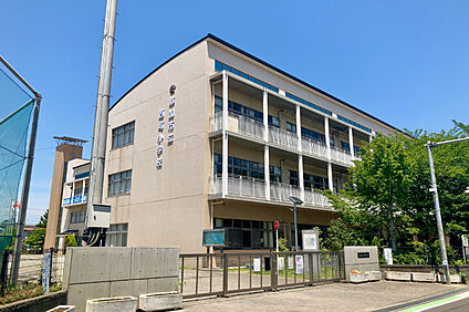 西町小学校（現地より徒歩12分） 約910m