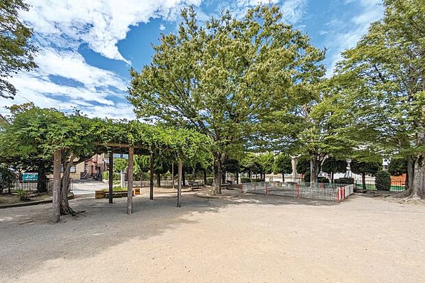 南部第二公園(現地より徒歩1分)