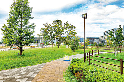 松原団地記念公園（現地より徒歩10分） 約770m
