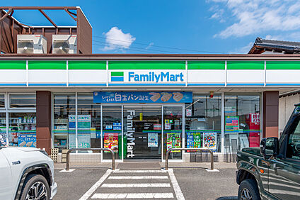 ファミリーマート入間野田店 300ｍ(徒歩4分)