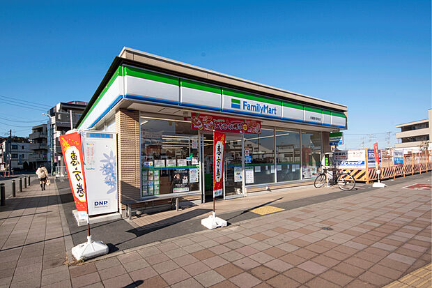 ファミリーマート 武蔵藤沢駅前店（約680m）