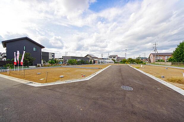 【現地写真】スーパーやドラッグストアが徒歩10分圏内。通勤通学・お買い物にも便利な生活しやすい立地です。