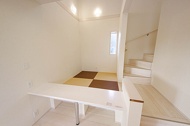 【マルチスキップ(6号棟)】勉強、遊び場、読書、PCスペースなど、多用途に使えるカウンター付きのマルチスキップフロア。