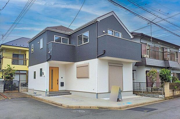 【外観写真】南西南東角地、カースペース2台可。現地ご見学予約、資料請求など、お気軽にお問い合わせください。