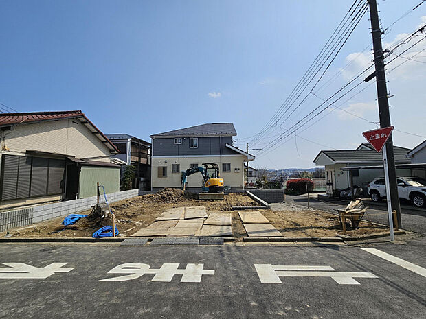 販売現地（R8.3.29）土地面積40坪超の広々物件！カースペースは2台駐車可能です（車種による）　