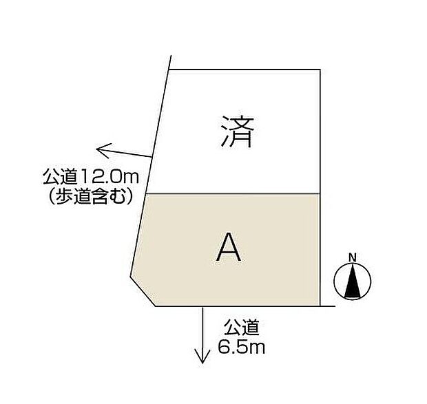 角地につき開放感があり、前面道路も6.5mとゆとりを確保。カースペースは3台駐車可能で、複数台の所有や来客時にも対応しやすい住まいです。