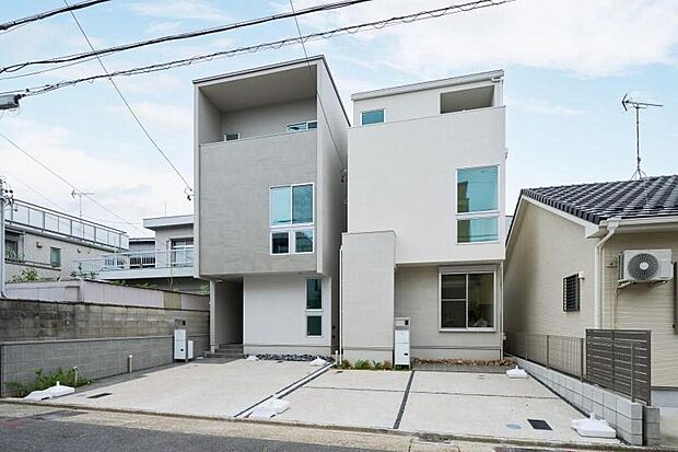 名城線「名城公園」徒歩7分×鶴舞線「浄心」徒歩12分の2駅2路線が徒歩圏内の好立地にウッドフレンズ新築戸建が誕生!
(右側:A棟 左側:B棟)