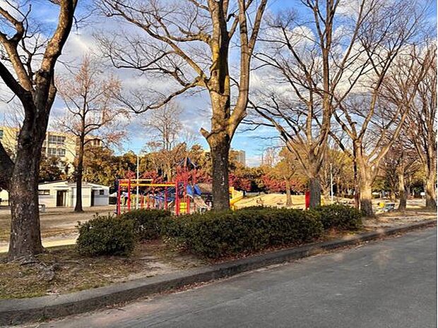 彦田公園(約389m)