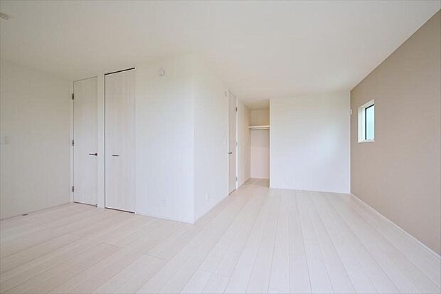 【リビング以外の居室】B棟洋室（2026年4月）撮影
間仕切り次第で1部屋から2部屋に変更可能な仕様です。お子様の成長やライフスタイルの変化に合わせ、柔軟にお部屋の数を変えられます。