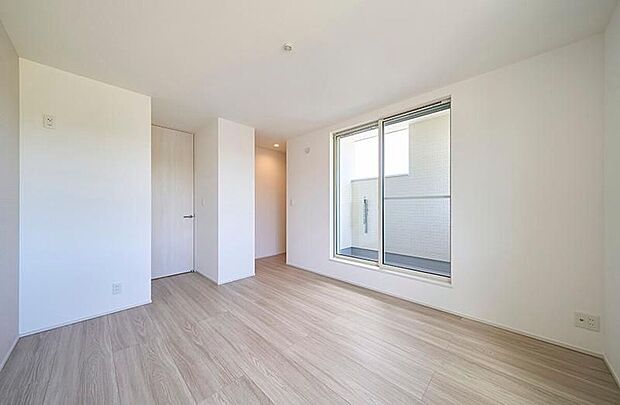 【リビング以外の居室】【F棟】
間仕切り次第で1部屋から2部屋に変更可能な仕様です。お子様の成長やライフスタイルの変化に合わせ、柔軟にお部屋の数を変えられます。