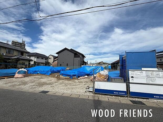 【前面道路含む現地写真】陽当たり豊かな南庭を確保。お日さまの光をたっぷりと取り込み、明るい住まいに。現地（2026年6月）撮影