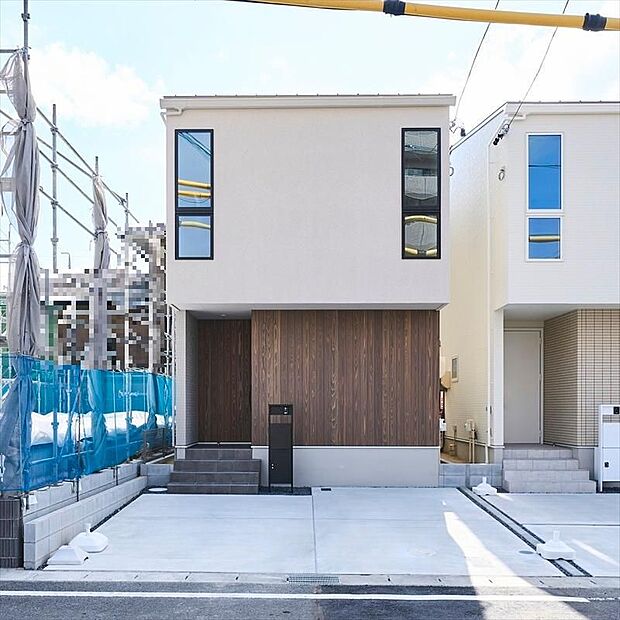 【C棟外観写真】C棟（2026年2月）撮影
白と茶色を基調とした色合いで、街や自然との一体感◎