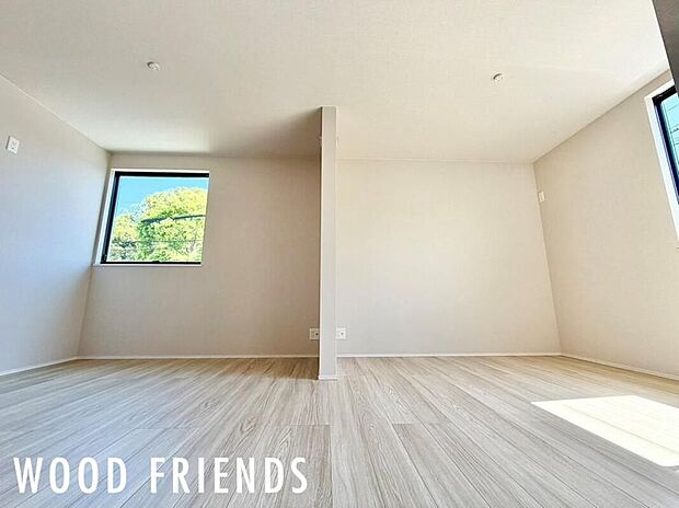 【リビング以外の居室】仕切れば2部屋に、そのままなら大きなベッドルームになる2ドア1ルーム。ご家族の人数に合わせたフレキシブルな間取りです。現地(2026年5月)撮影