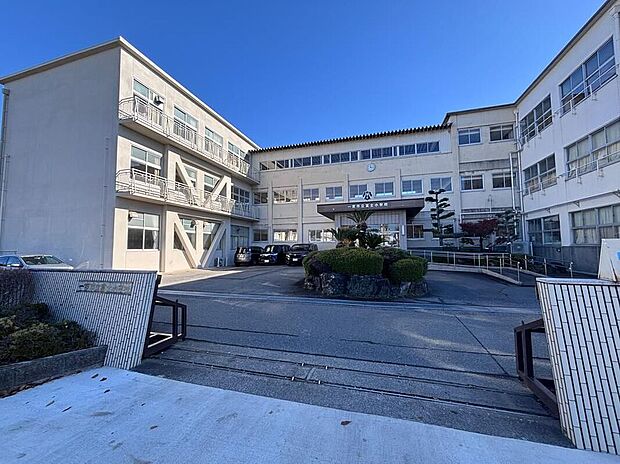 一宮市立富士小学校(約762m)
