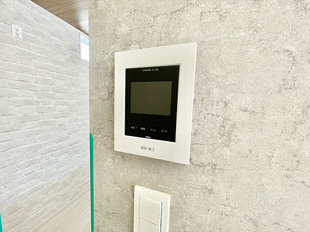 【2号棟:外観写真】「スタイリッシュな3階建て外観」☆縦のラインを活かした、街並みに映える洗練された外観デザイン♪バルコニーや外壁のデザインにもこだわった存在感ある一邸