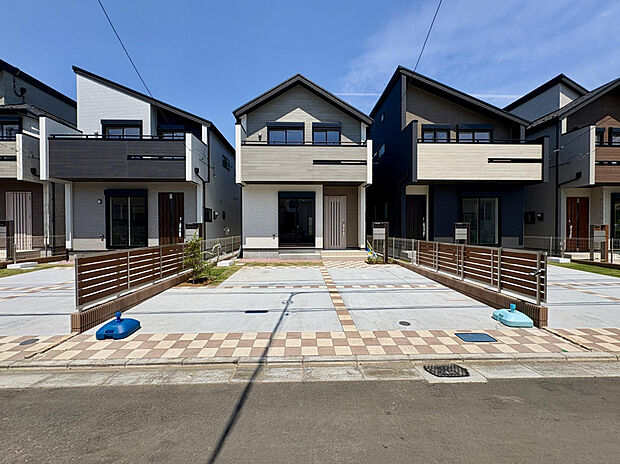 【【3号棟/外観写真】】敷地面積約37.34坪のゆとりある「3LDK」の新築戸建。小屋裏収納＆納戸を備えた収納豊富な住まいで、シンプルですっきりとした暮らしが実現します。