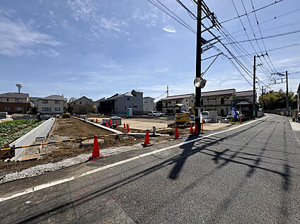 【前面道路含む現地土地写真】