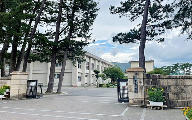 重富中学校（約1,200m）