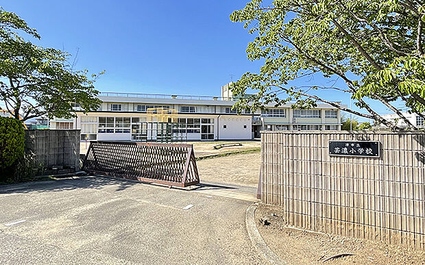 芸濃小学校（約450m）