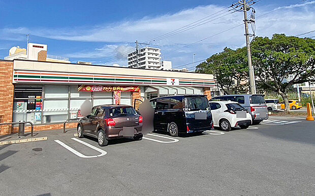 セブンイレブン那覇仲井真店(約550m)