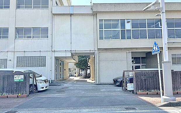 市立東富水小学校(約1,390m)