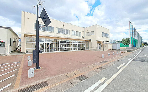 新潟市立亀田東小学校(約110m)