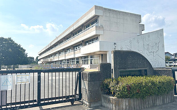 伊勢崎市立あずま北小学校(約450m)