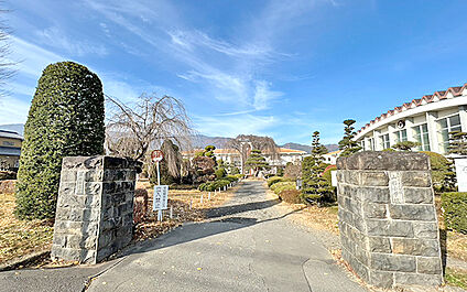 村立山形小学校 930m