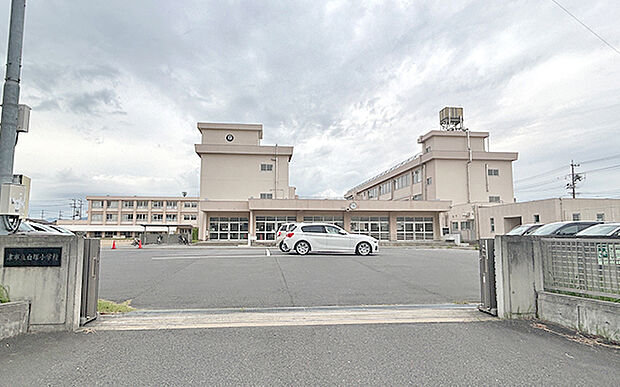 津市立白塚小学校（約1,710m）