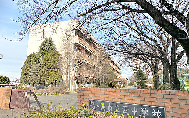 鶴ケ島市立西中学校(約700m)
