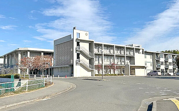 知多市立知多中学校(約710m)