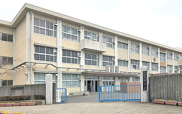 岐阜市立岐北中学校(約2,400m)