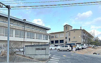 市立安積第二中学校 2210m