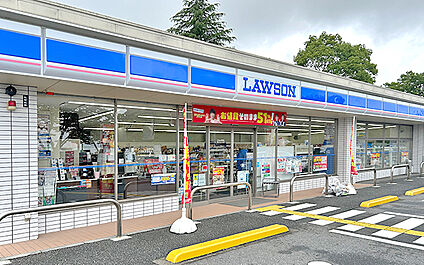 ローソン 小川町東小川4丁目店 330m