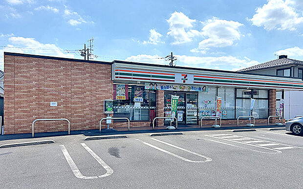 セブンイレブン足利山川町店(約450m)