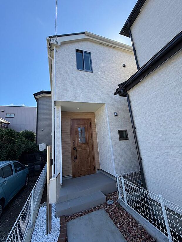 【B号棟】B号棟 閑静な住宅街に映える外観です。完成済みの為、内見可能です。
