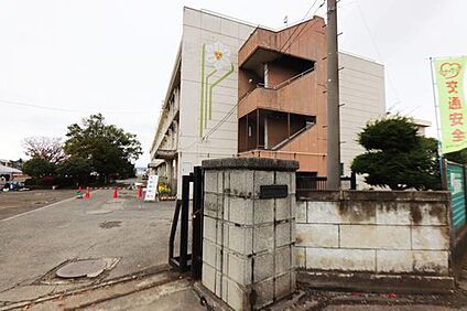 寒川町立旭小学校 484m(徒歩7分)