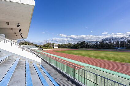 豊田市運動陸上公園 560m(徒歩7分)