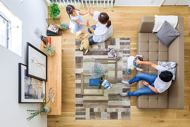 【【WIDE LIVING】】食事や家族団らんをのびのびと楽しみながら、趣味などの自分の時間も心地よく寛げるゆとりあるLDK空間を確保しました。※号棟により採用状況が異なります。