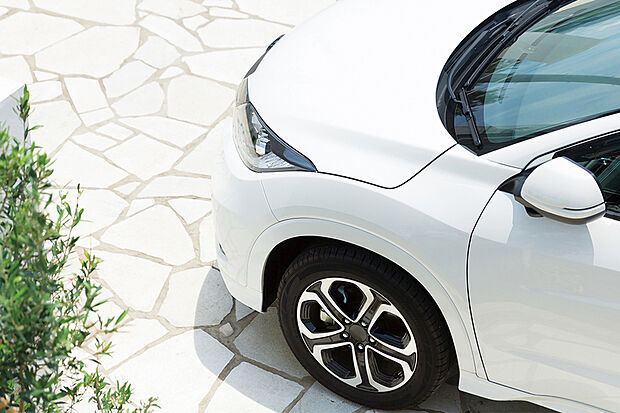 【【2台分カースペース】】休日のお出かけなどに必要な車を駐車できるスペースを確保。快適なカーライフをサポートし、通勤やお買物を快適にしてくれます。※車種制限及び車の入替の手順が必要な場合がございます。※画像はイメージです。