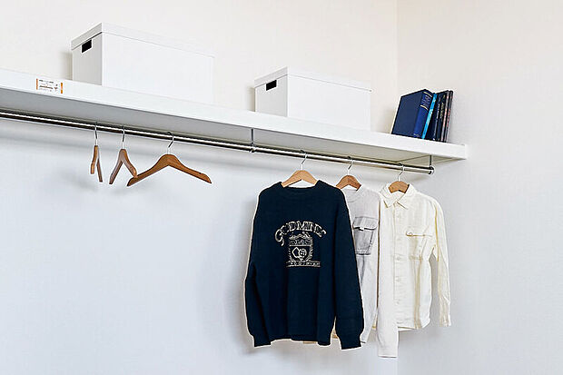 【【オープンクロゼット】】建具をなくすことで、フレキシブルにスペースを活用できます。湿気がこもりづらく、扉に指を挟んでしまうなどの事故もなくなります。※画像はイメージです。