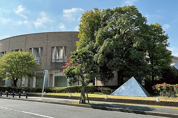 中央こども館/中央図書館（現地より徒歩21分）