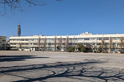 田無第三中学校/徒歩8分 約630m