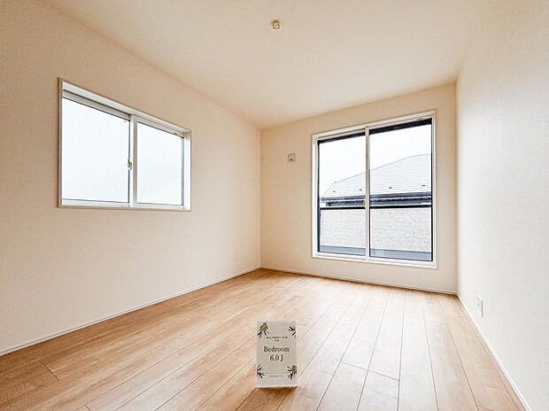 【【2階洋室6.0j】】カーテンを開けたらたくさんの光を取り込める明るい部屋です。