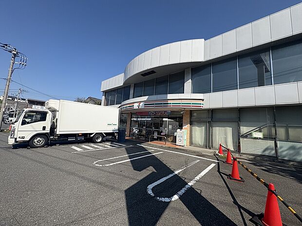 セブンイレブン 横浜上中里南店(約390m)