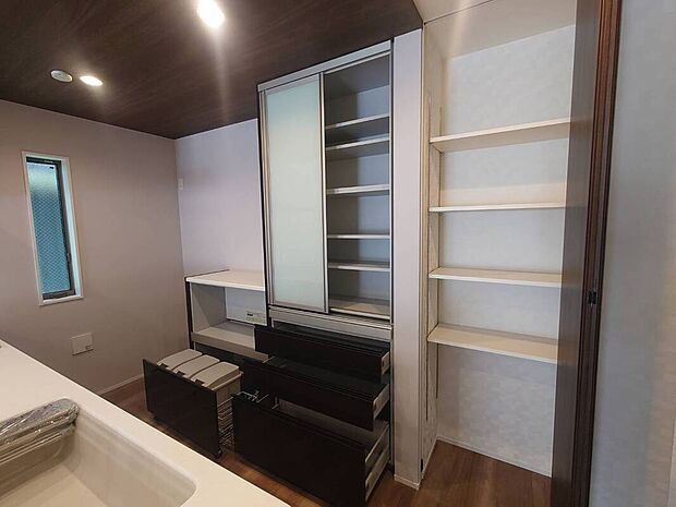 【カップボード】大容量の収納カップボード！