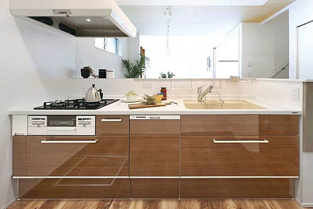 【【キッチン/トクラスBb】】毎日使い続けるものだからこそ、使いやすさや居心地のよさにこだわっています。デザイン性はもちろん機能性も高く、家事をするたびに心から楽しくなるキッチン。お手入れも簡単です。