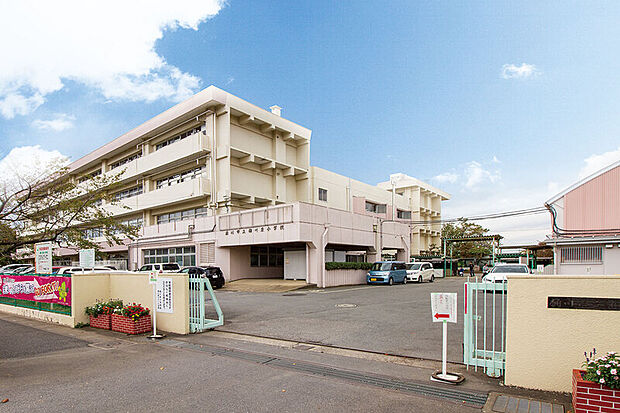 桶川市立桶川東小学校(現地より徒歩8分)